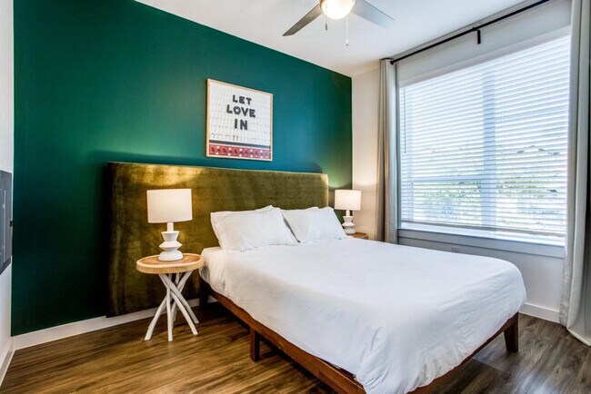 Photo - 2425 E Riverside Dr Unit ID1240342P