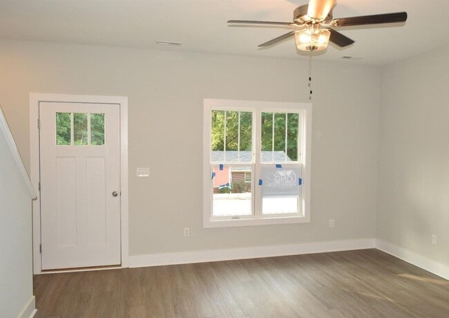 Building Photo - Welcome to Stonehaven! Rental