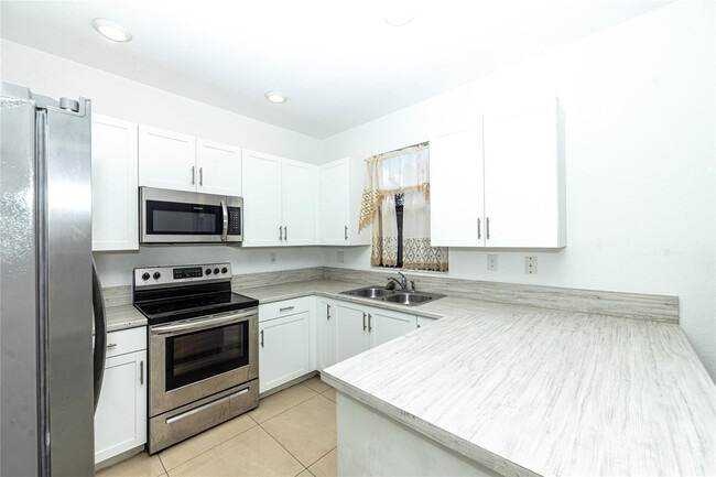 Photo - 20920 NE 8th Ave