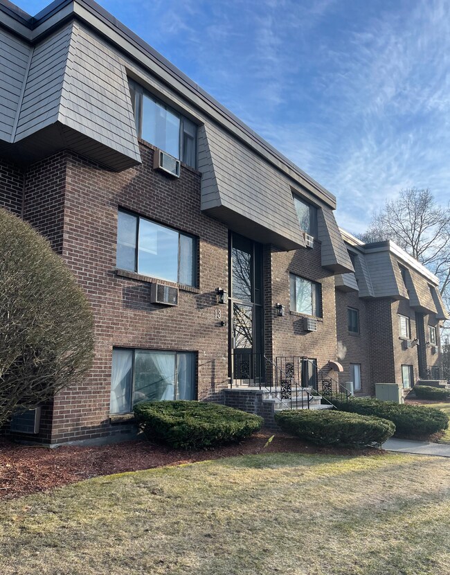 Photo - 13 Hallmark Gdns Unit 6