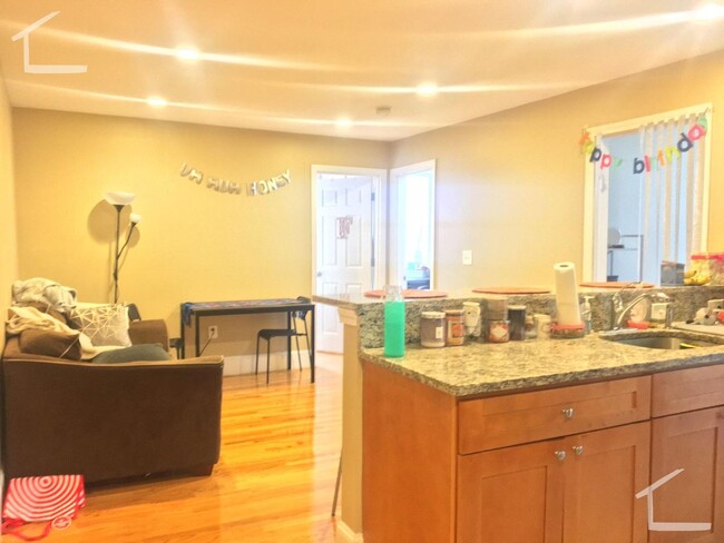 9/1 Sunny, renovated Egmont St 3BR with he... - 9/1 Sunny, renovated Egmont St 3BR with he... Rental