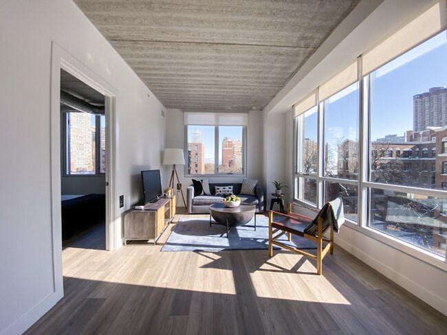 Photo - 750 W Sheridan Rd