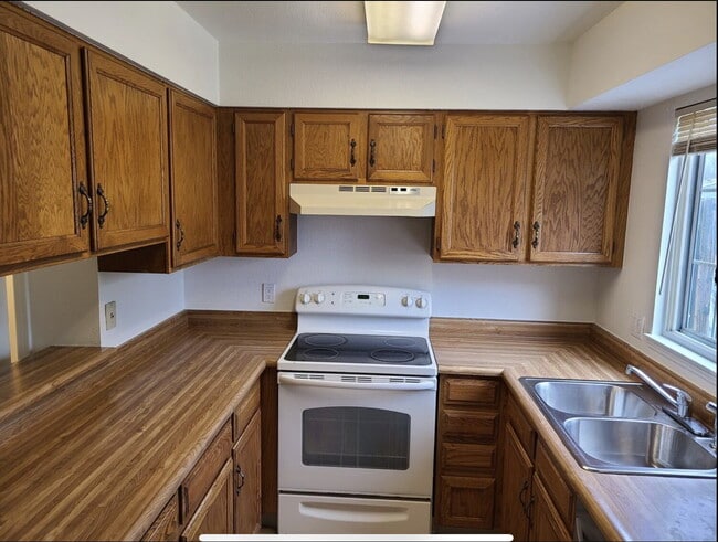 Photo - Wonderful 2 Bed, 1.5 Bath Townhouse with Fireplace + Community Pool Unit A
