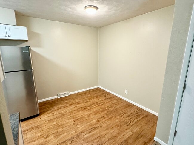 Dining Room - 503 W Valley Dr Unit 501