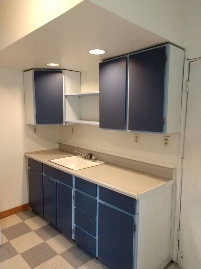 Photo - 423 Gladstone St