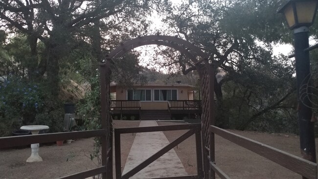 Building Photo - 1600 Henry Ridge Mtwy