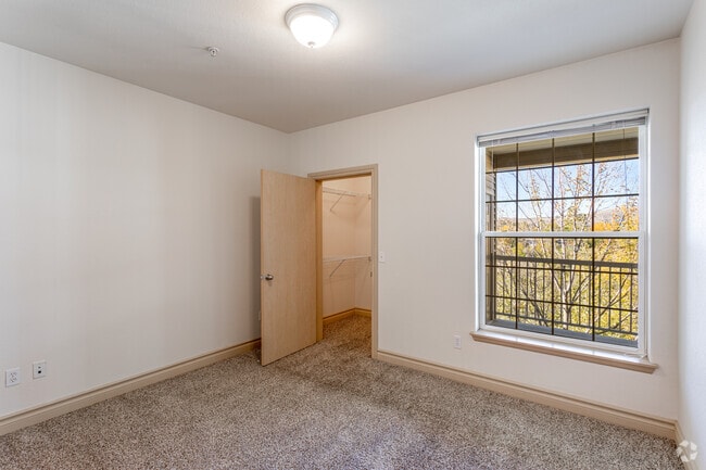 1BR, 1BA - 722 SF