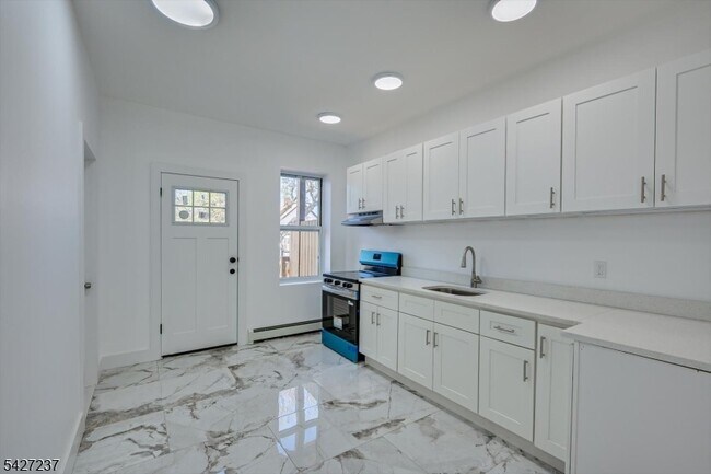 Photo - 520 E Jersey St