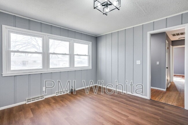 Photo - 1433 N Kokomo Ave