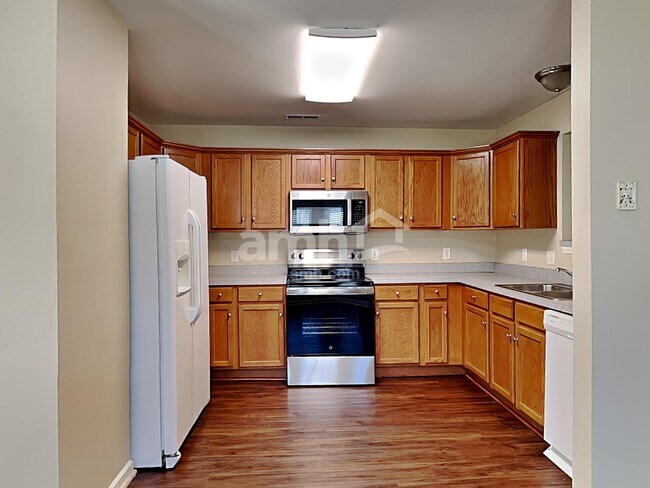 Photo - 1039 Saddle Wood Dr