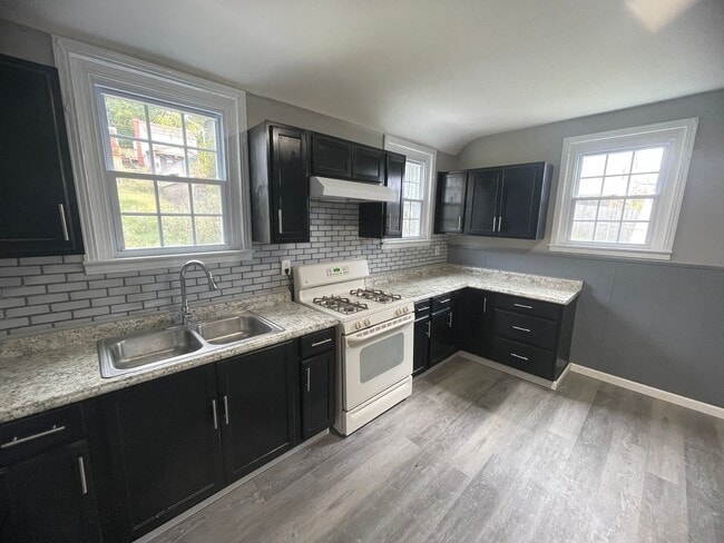 Photo - Newly updated 3 bedroom house in Glassport for rent!