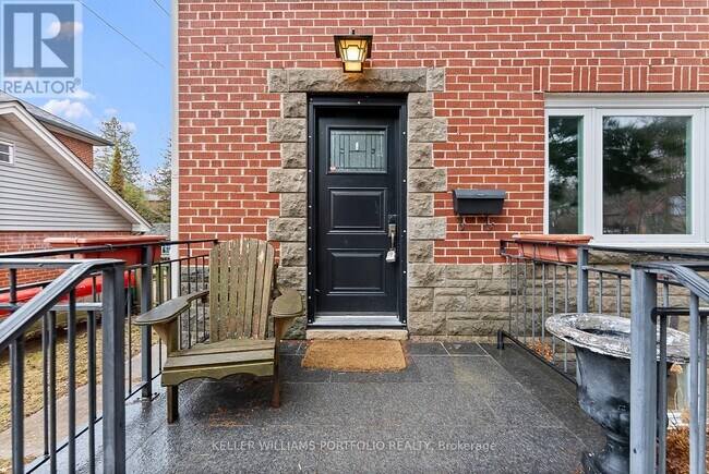 Photo - 40 Scarboro Crescent