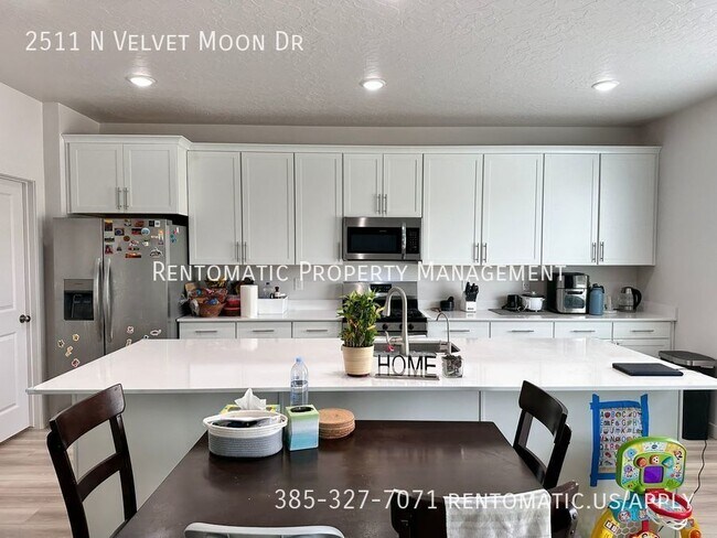 Photo - 2511 N Velvet Moon Dr