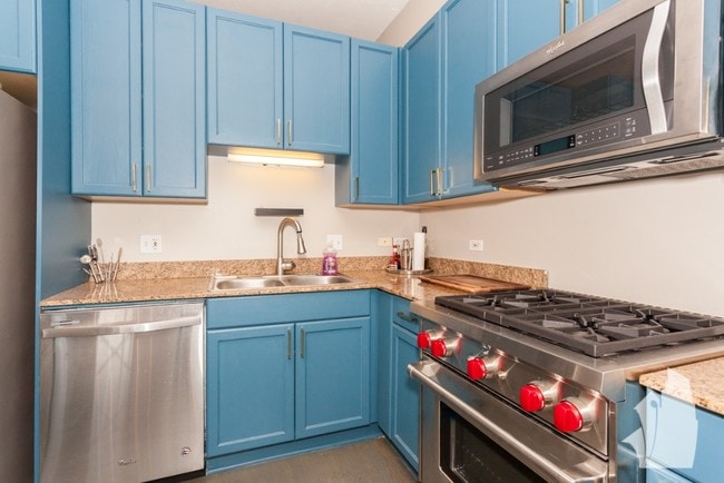 Photo - 910 W Madison St Unit 405