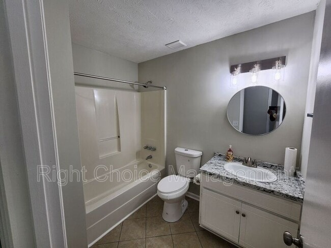 Photo - 3034 Lansing Ave