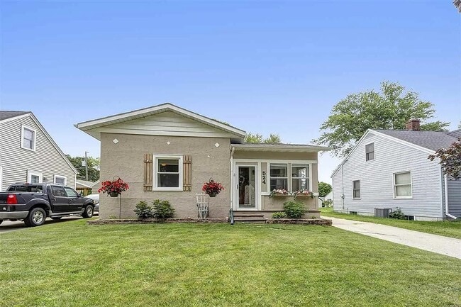 Photo - 524 La Plant St