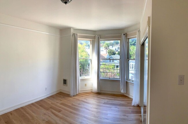 Photo - UPDATED BRIGHT 2BR/1BA  Top Floor Noe Valley 29th/Noe East/West VIEWS