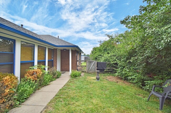 Building Photo - 758 Cincinnati-Batavia Pike Rental
