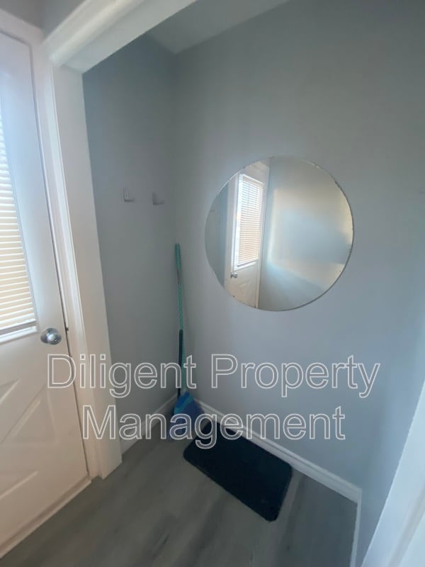 Photo - 260 Lansdowne St W