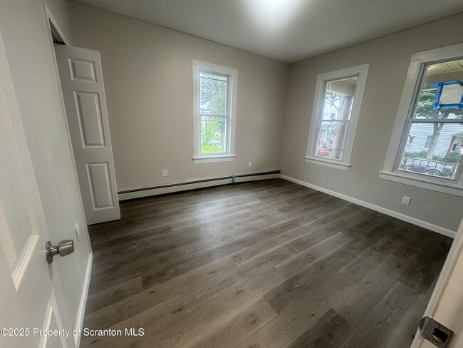 Photo - 1418 Monsey Ave Apartamento