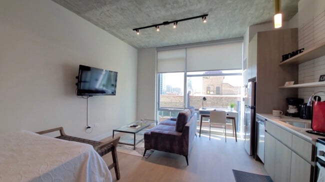 Photo - 812 N Wells St