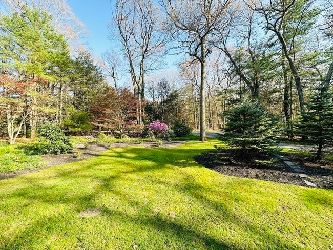 Photo - 5 Crest Dr W