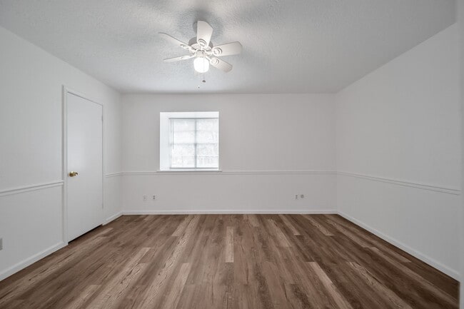 Building Photo - 162 Greenleaf Ln