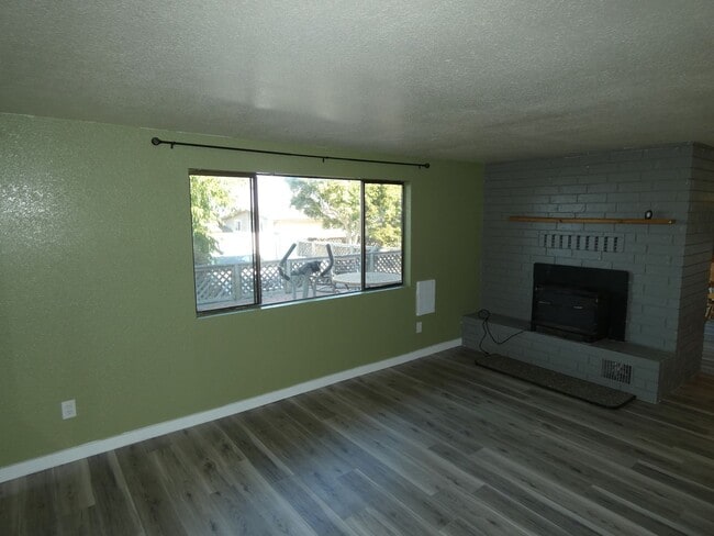 Photo - 1405 W 5th St