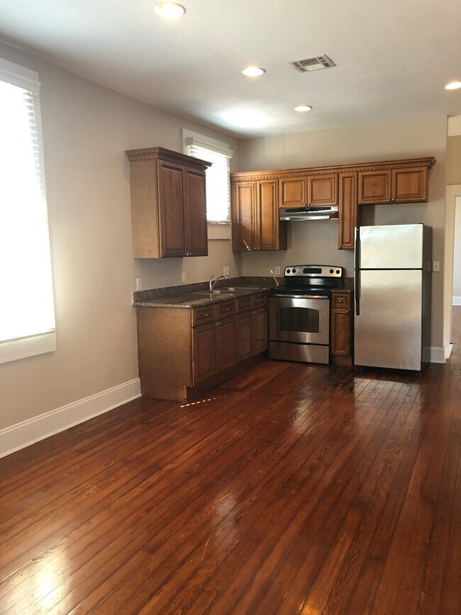 3125 Banks St Unit 3125-B