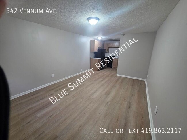Photo - 342 Vennum Ave