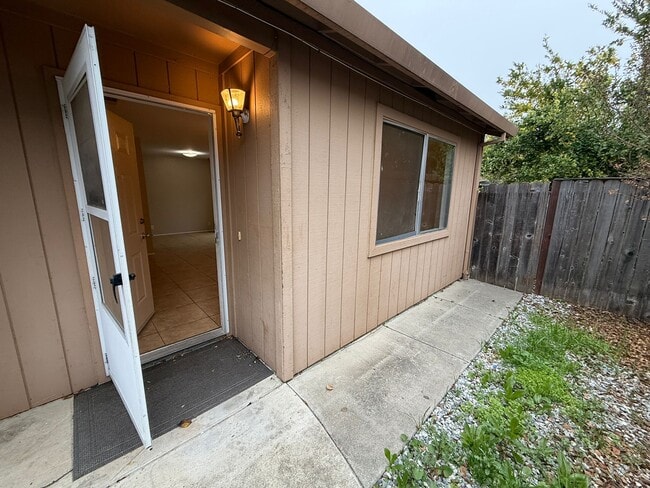 Photo - 615 Oriole Ave