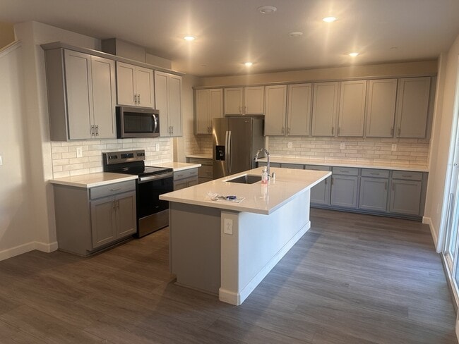 Photo - 1750 Yukon Territory Ave