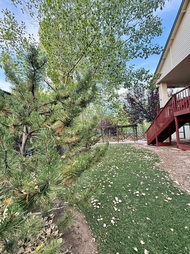 Photo - 242 W Rosser St