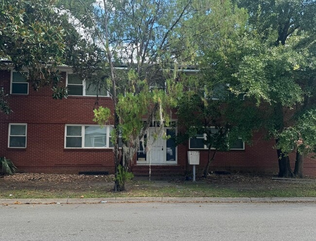 Building Photo - 2117 Spring Park Rd Unit 1