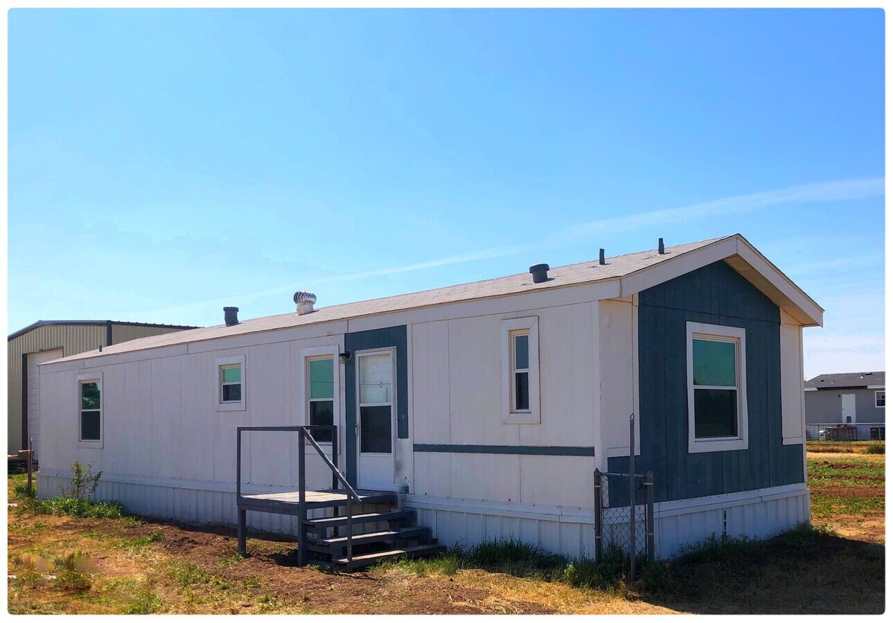 REMODELED 2 BEDROOM 2 BATH MANUFACTURED HOME IN BUSHLAND ISD - REMODELED 2 BEDROOM 2 BATH MANUFACTURED HOME IN BUSHLAND ISD