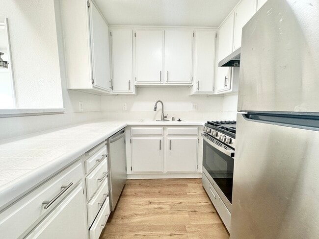 Photo - 332 Lime St Unit 10