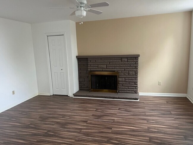 Photo - Spacious home 4 bedroom 2 1/2 bath Pittsburgh PA 15201