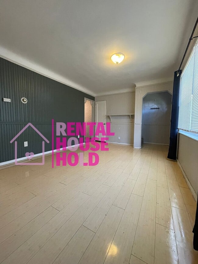 Photo - Stunning 3-Bedroom 1-Bath Bunglaow Located...