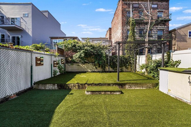 Building Photo - 85 Stuyvesant Ave Unit 1