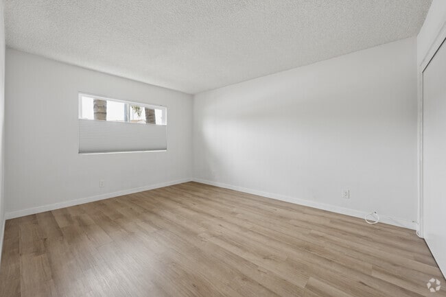 2BR, 1BA - 820SF - Second Bedroom