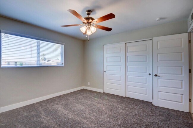 Photo - 1424 W 6th Pl