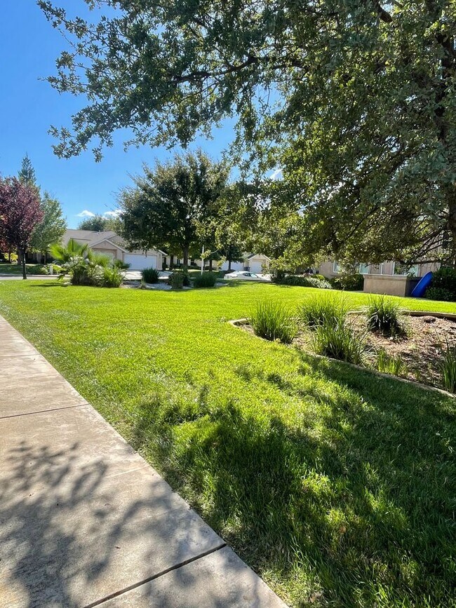 1278 Mighty Oak Ln Unidad B