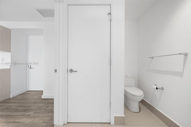 Photo - 501 NE 31st St Unidad 1402