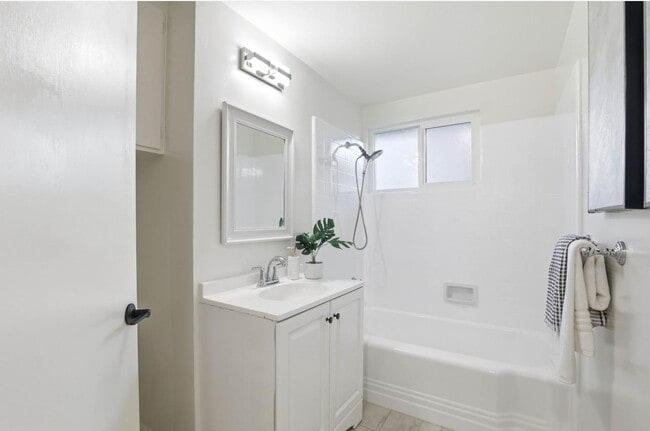 Photo - 841 Nectarine Ave