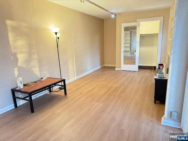 Photo - 272 Frances St