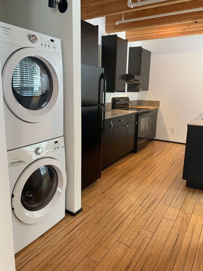 Photo - 318-320 W Myrtle Unit 318 #1