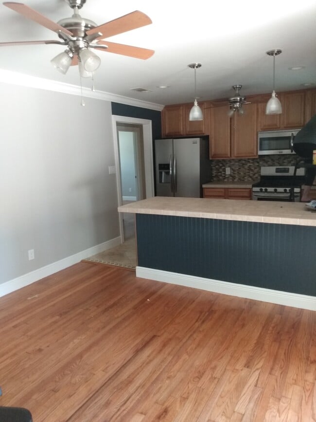 Photo - 2121 Lansing Dr