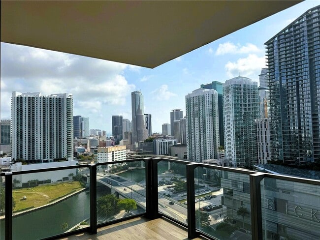 88 SW 7th St Unit 1711