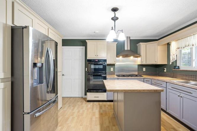 4717 Brentwood Dr