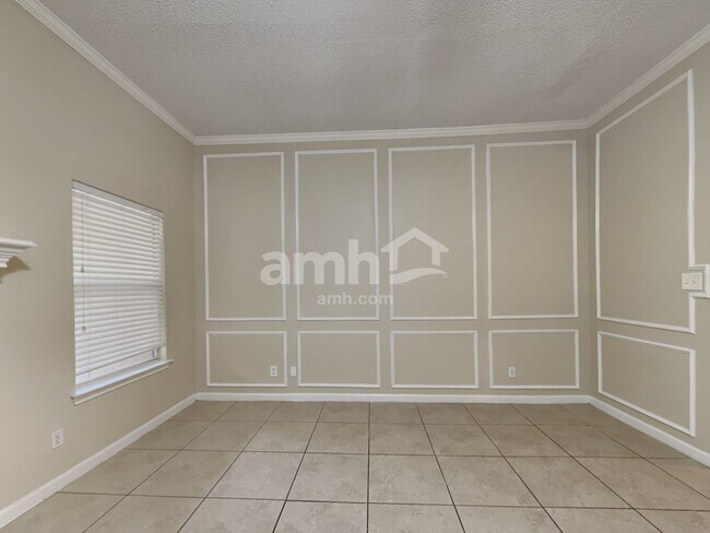 Photo - 818 Valleybrooke Dr